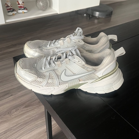Nike Women’s V2K Run Shoes - Picture 5 of 12